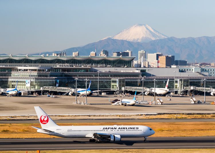 Tokyo,,Japan, ,Dec,14,,2017:,Haneda,Airportand,Mount,Fuji