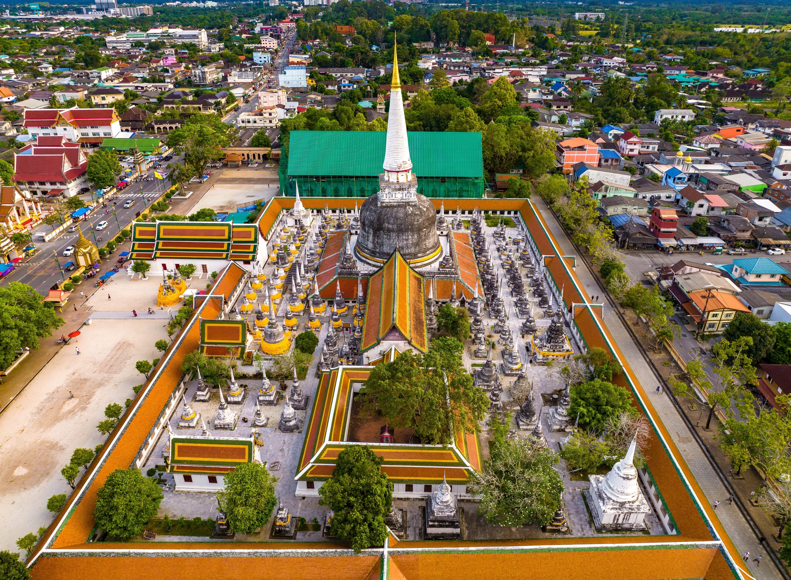 Aerial,View,Of,Wat,Phra,Mahathat,Woramahawihan,Temple,In,Nakhon