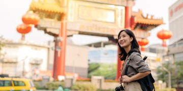 Young,Asian,Woman,Backpack,Traveler,Enjoying,China,Town,In,Bangkok,