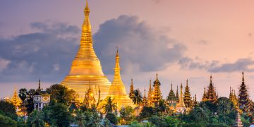 Yangon,,Myanmar,View,Of,Shwedagon,Pagoda,At,Dusk.
