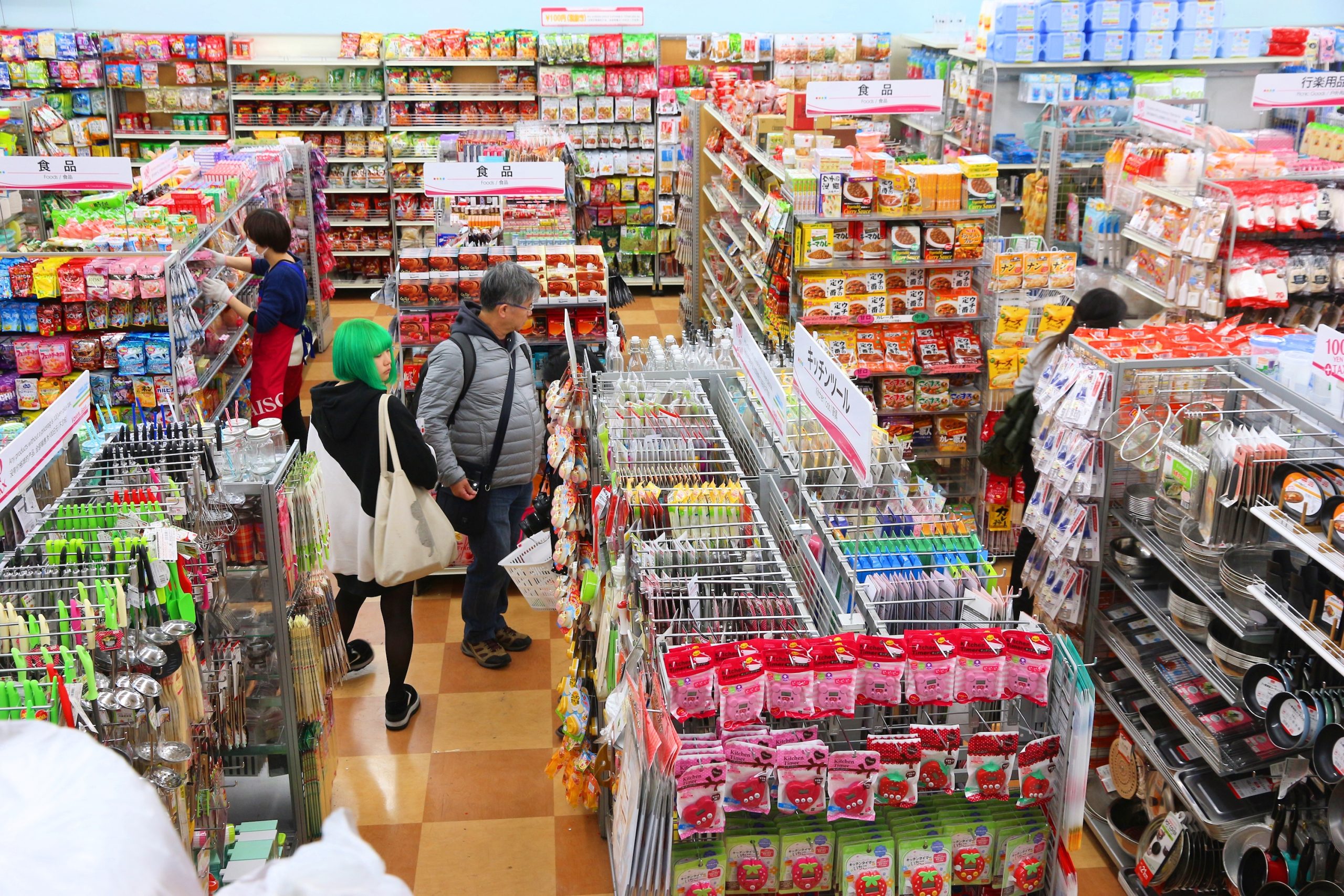 Tokyo,,Japan, ,December,4,,2016:,Shopper,Visits,A,Discount